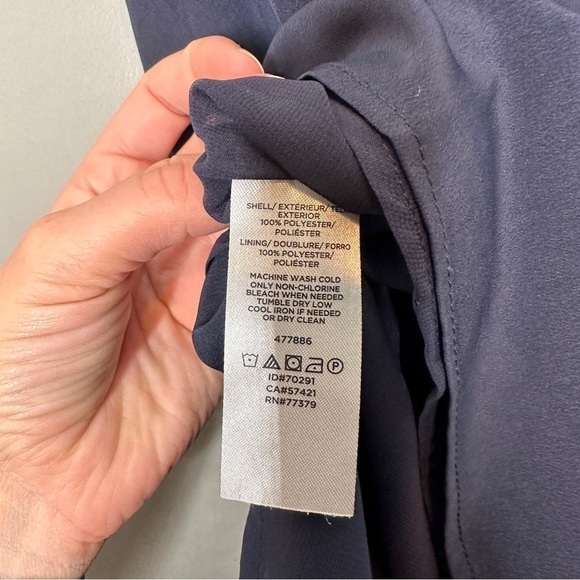 NWT Ann Taylor Navy Blue Vneck sleeveless blouse - Picture 5 of 7